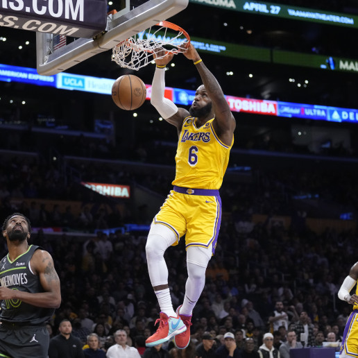 LeBron James Slam Dunk